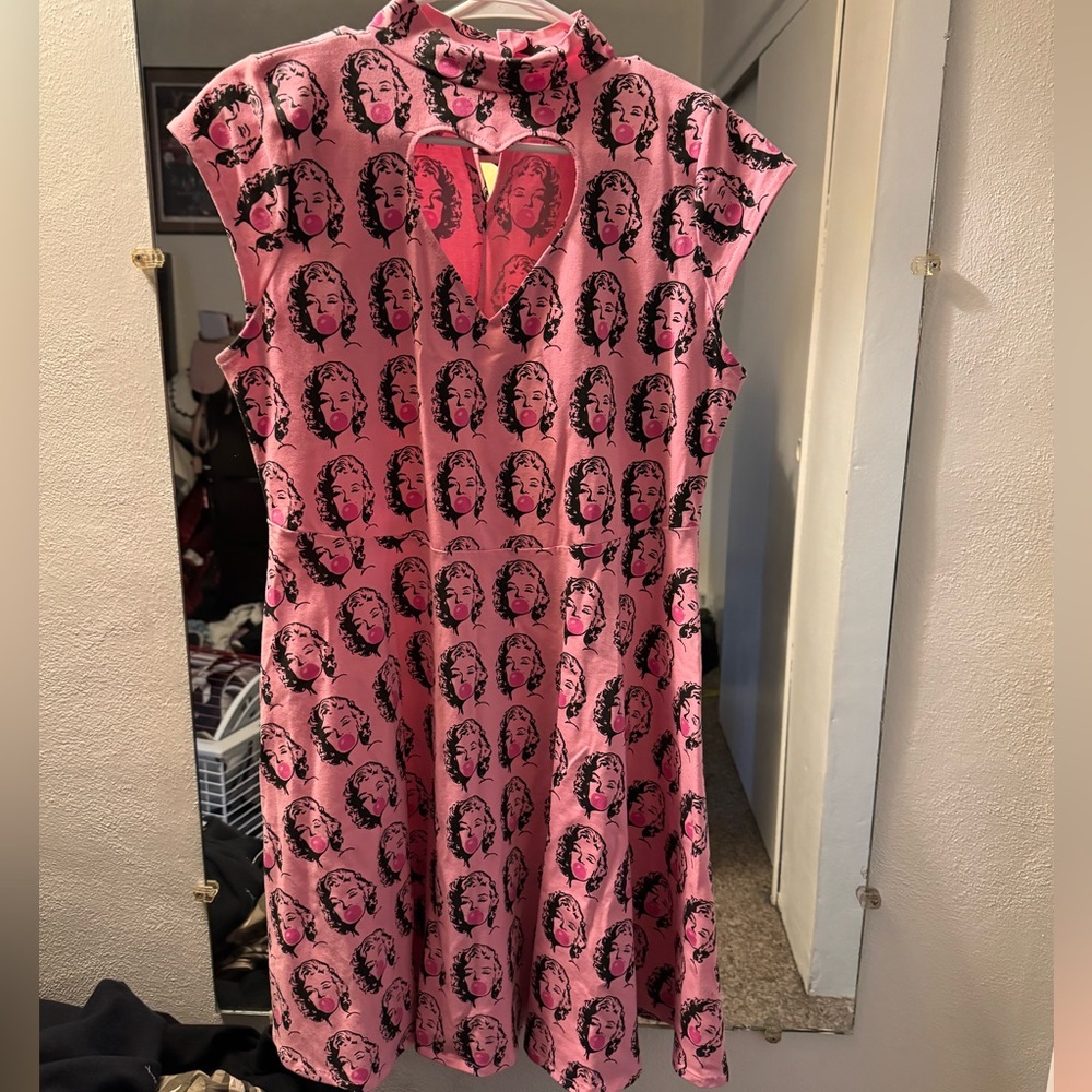 Vintage Marilyn Monroe Dress with sweetheart cut out Size 18